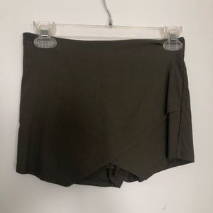 *worn once* envelope skort